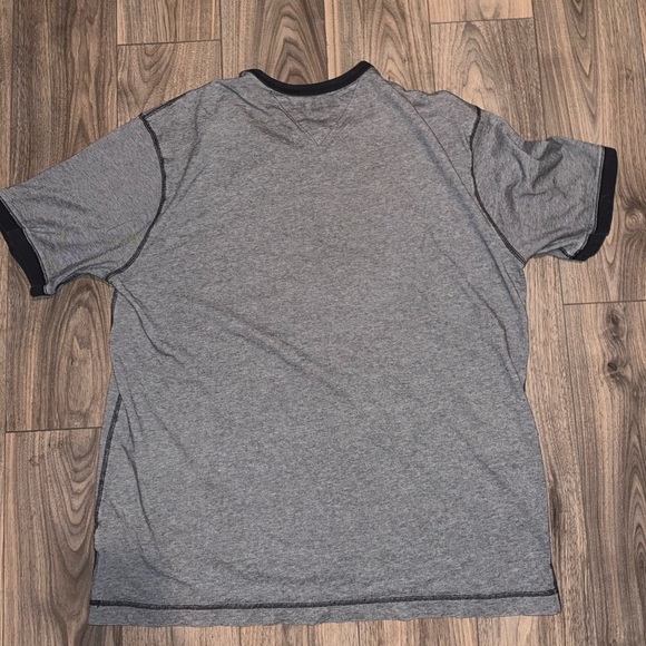 Tommy Hilfiger Men's Gray T-Shirt - Picture 8 of 8
